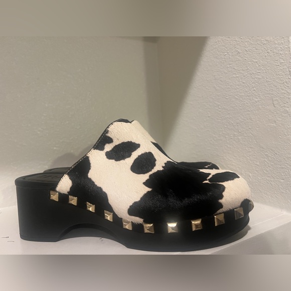 Women’s Cow print Clogs - Picture 1 of 4